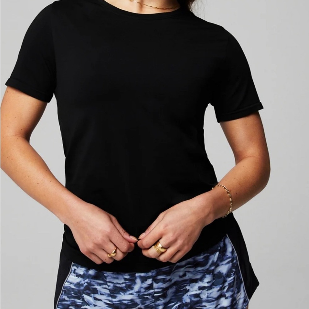 Fabletics Black Feather Tech+ Short-Sleeve Top